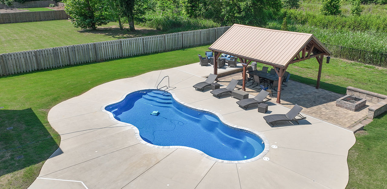 Featured image of the Ingle project showing fully-fenced fiberglass pool
